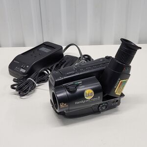 Sony Handycam CCD-TR64 NTSC 8mm Video8 Camcorder Camera With Charger